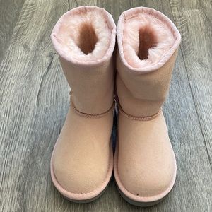 Brand New UGG Australia Kids Classic Short Pink Sheepskin Winter Warm Boots